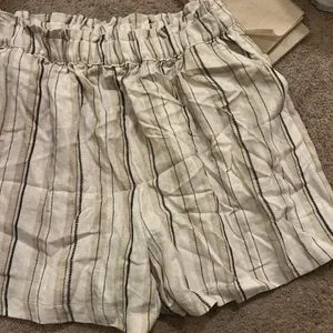 NWT love‎ tree linen blend stripe shorts M thumbnail 3