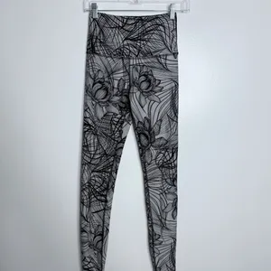 Beyond Yoga Flip It And Reverse It High Waisted Yoga Leggings Gray/Black thumbnail 3