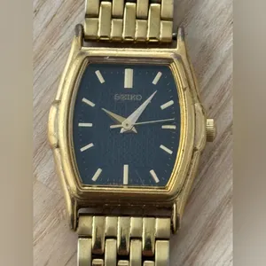 Seiko Vintage Ladies Watch Black Dial Gold-Tone Bracelet New Battery thumbnail 1