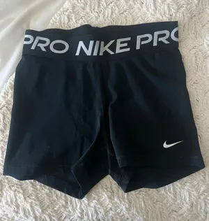 Nike Pros Black Shorts thumbnail 1