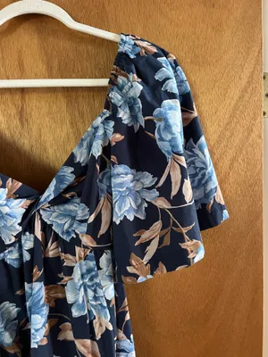 Abercrombie and fitch floral flowy dress (tall size!) thumbnail 4