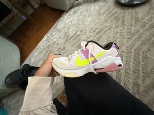 Nike Women's Zoom Bella 6 Training Shoes Pearl Pink/Volt/Rush Fuchsia thumbnail 5