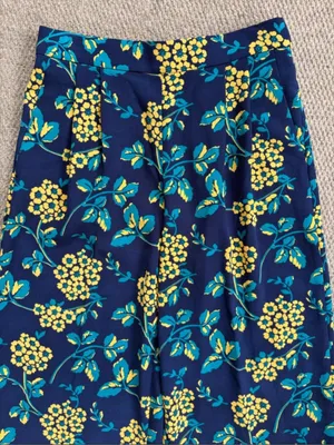 Like New J. Crew Floral Cropped Wide Leg Pants Size Small thumbnail 3