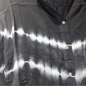 Black & White Button Front Top Women’s Medium thumbnail 4