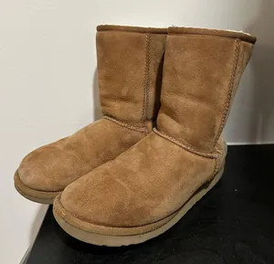 Size 7 women’s UGG boots - slightly damaged  thumbnail 1
