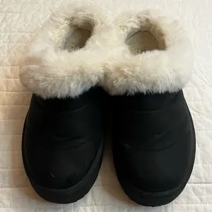 Steve Madden Unitie Faux Fur Platform Clog Slipper in black thumbnail 3