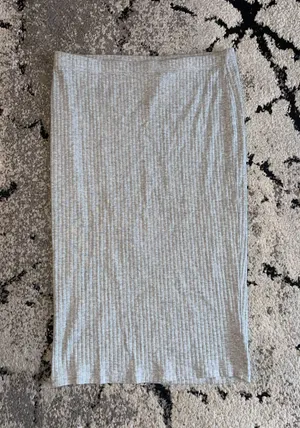 ⚠️SOLD⚠️Grey Ribbed Pencil Skirt (midi) thumbnail 2