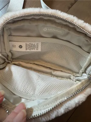 Lululemon Everywhere Belt Bag 1L Fleece Light Ivory Cream NWOT thumbnail 5