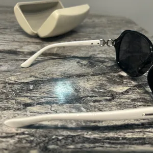 Elegant Black Sunglasses thumbnail 6