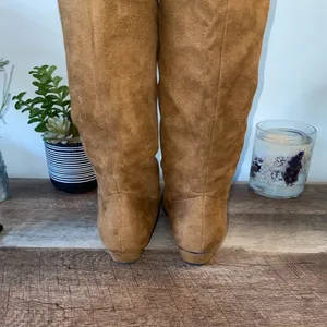 NWB!! Shoe Dazzle Over the Knee Boots in Camel Faux Suede Size 7.5 thumbnail 5