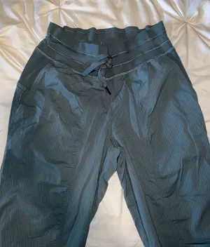 Lululemon Joggers Studio Dance Green Olive Size 6 thumbnail 1