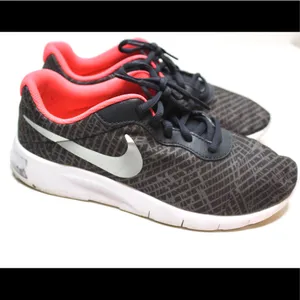 Nike | Pink/Grey Tanjun Print Athletic Running Sneakers thumbnail 3