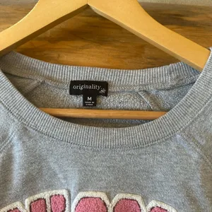 Dry Goods Graphic Pullover Sweatshirt Gray Size M thumbnail 3