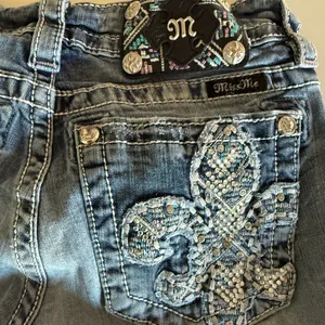 Miss Me Signature Boot Cut Jeans Fleur de Lis Bling Crystals Size 26 thumbnail 7