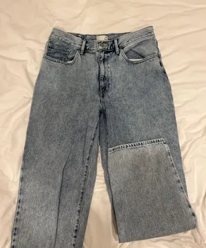 Aritzia  Jeans thumbnail 1