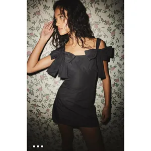 Urban Outfitters Kimchi Blue Monet Bow Strap Mini Dress‎ Black Size Medium Party thumbnail 2