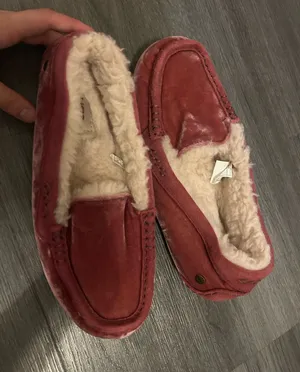 UGG Slippers thumbnail 1