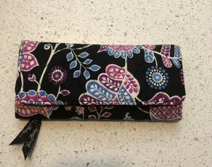 magnetic closure wallet, width is 8.5, length is 4.5 EUC thumbnail 3