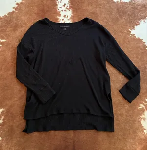 American Eagle black long sleeve size medium stretchy can fit large thumbnail 1