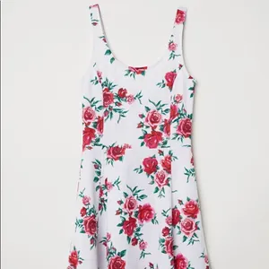 ✨ Divided by H&M Sleeveless Jersey Floral Dress ✨ thumbnail 2