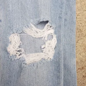 American Eagle mom jeans ripped light wash size 2 women's high rise short thumbnail 2