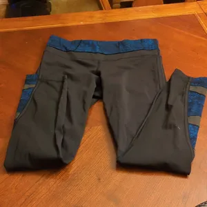 selling lululemon leggings, black and blue detail on the side, Size 6 thumbnail 3