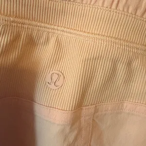 Lululemon Dance Studio High-Rise Short 3.5”. Sold Out Color Rock Melon Sz 10 NWT thumbnail 4