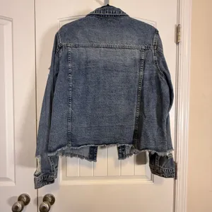 Womens NWOT Distressed Raw Hem Denim Jacket Medium Wash Blue Jean Trucker XL thumbnail 3