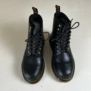 DR. MARTENS- 1460 Women’s Smooth Leather Lace Up Boots Black Punk Grunge Goth thumbnail 2