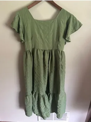 Green Flutter Sleeve Tiered Dress Size M thumbnail 1
