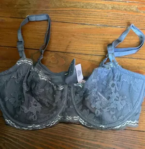 Victoria’s Secret Lace Underwire Bra 32DD thumbnail 1