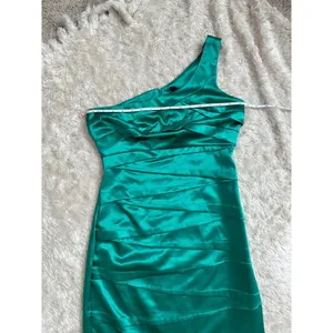 A. Byer Sz 5 S Green Satin Stretchy Cocktail Mini Dress Assymetric One Shoulder thumbnail 5