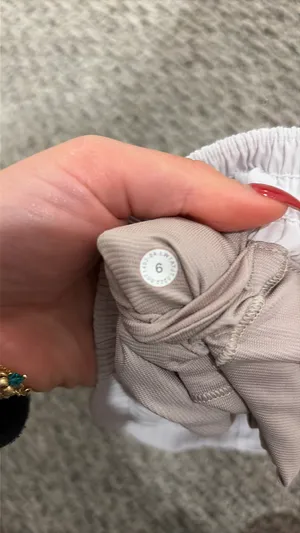 Lululemon Hotty Hot Shorts 4" thumbnail 2