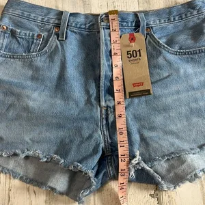 Levi’s 501 hi- rise shorts size 33. NWT thumbnail 8