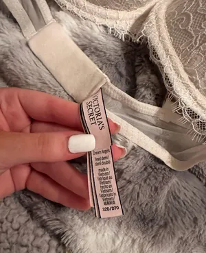 victoria’s secret white lace bra thumbnail 3