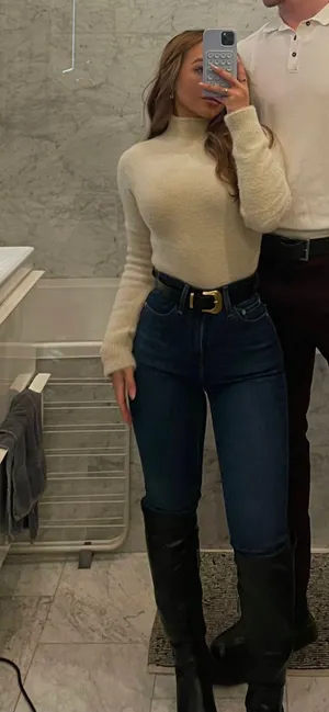 Bershka Crop Top Sweater  thumbnail 1