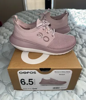 Oofos Pink Size 6.5 thumbnail 1