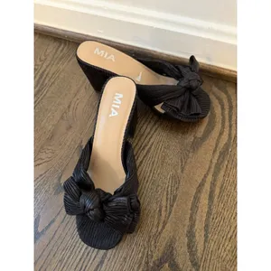 MIA Mechelle Knotted Bow Black Sz 6 Mule Block Heels Quiet Luxury NEW thumbnail 12