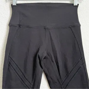 ALO Yoga Black Cropped Leggings Size S thumbnail 3