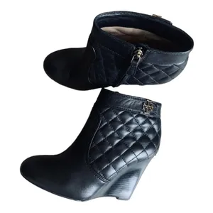 Tory Burch Leila Black Quilted Leather Wedge Ankle Booties Gold Logo Zip Size 8M thumbnail 4