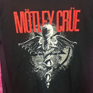 Motley Crue Dr Feel Good Album Cover Art Heavy Metal Tee M thumbnail 2