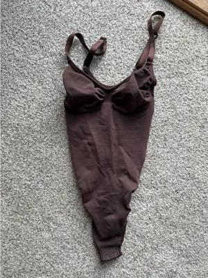 SKIMS Low Back Thong Bodysuit Seamless Sculpt thumbnail 5