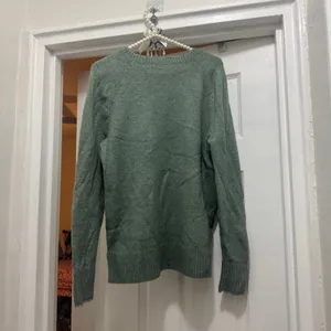 LOFT Size Small Green Crew Neck Sweater Classic Knit Design thumbnail 6