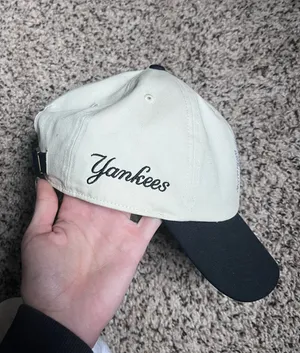 Hat Urban Outfitters thumbnail 2