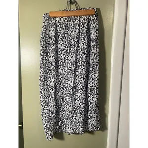 Abercrombie & Fitch Women's Size XS Midi Skirt Slit Front Black White Blue Ditsy thumbnail 9