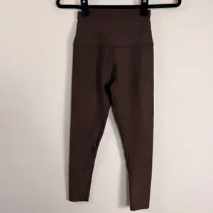 Beyond Yoga Spacedye High Waisted Midi Leggings Womens XS Heathered Brown USA thumbnail 2