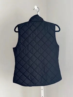 Old Navy Women’s Black Quilted Vest with Gold Zipper Detailing Size Medium thumbnail 2