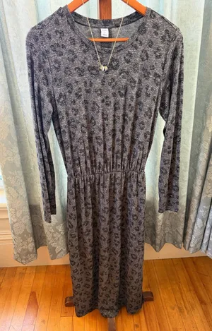 Old navy Women’s Gray Long Sleeve Printed Midi Dress thumbnail 1