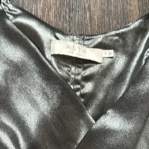 ASTR METALLIC BLOUSE thumbnail 2