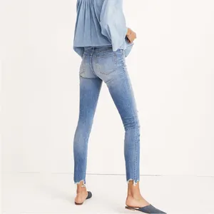 Madewell 9" Mid-Rise Skinny Jeans in Frankie Wash: Torn-Knee Edition thumbnail 4